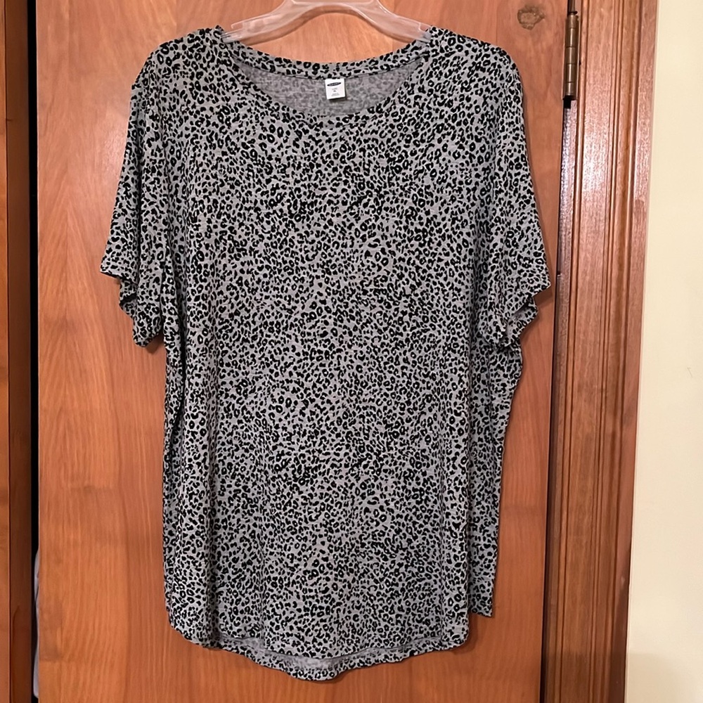 Old Navy Black & Gray print Blouse